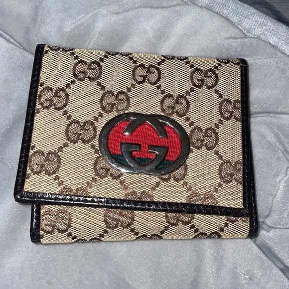 Gucci wallet. Not really sure when it was made or how much it’s worth. - Picture 2 of 7